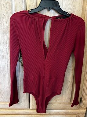 Witchery Ribbed Burgundy Long-Sleeve V-Neck Bodysuit